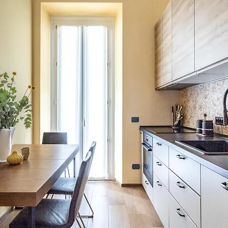 Domus Apartment *